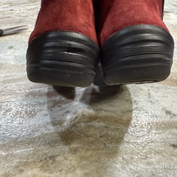 Bionica Women’s Red Orbit Boots. Size 7M. Lace or zip. Suede leather uppers. - Picture 6 of 8